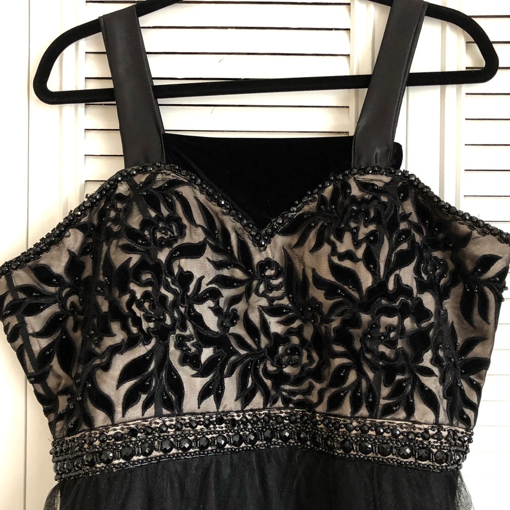 Black prom dress - Picture 2 of 10